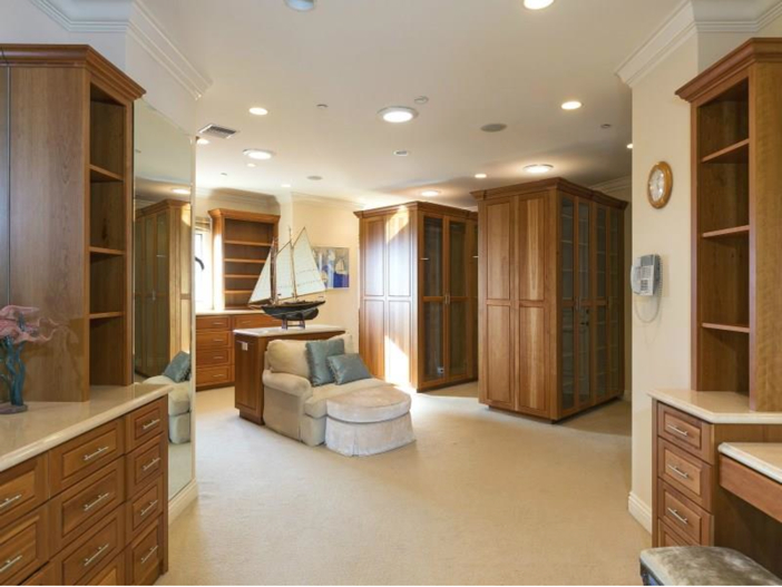 $14.5 Million Luxurious Villa in Pacific Palisades, California - Master Closet