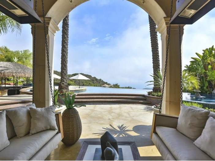 $14.5 Million Luxurious Villa in Pacific Palisades, California - Outdoor Swing