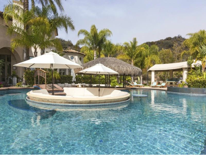 $14.5 Million Luxurious Villa in Pacific Palisades, California - Pool with sunken sitting area