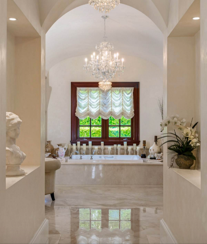 $35 Million Private and Gated Italian Villa in Beverly Hills California 21