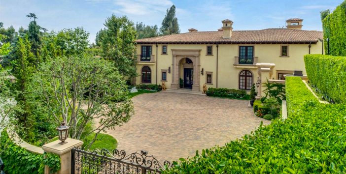 $35 Million Private and Gated Italian Villa in Beverly Hills California 4